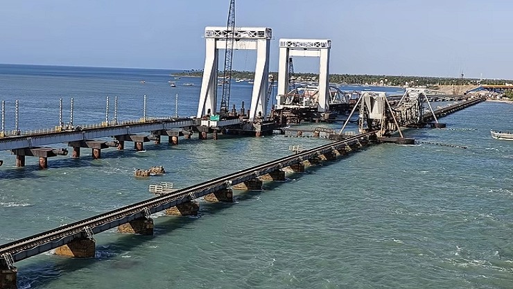 தரம் குறைவாக கட்டப்பட்டுள்ள புதிய பாம்பன் பாலம்