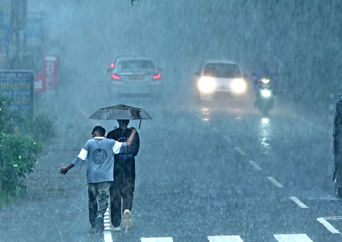 இந்த 10 மாவட்டங்களில் கொட்டப்போகும் மழை… வானிலை மையம் எச்சரிக்கை