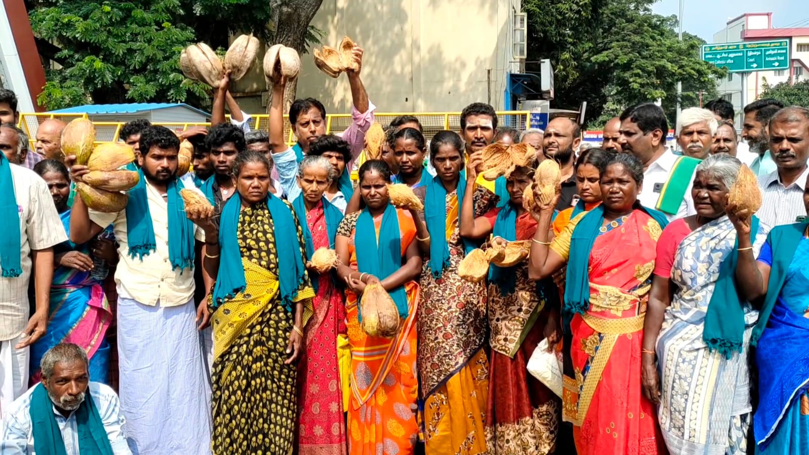 மலைவாழ் மக்களின் வாழ்வாதாரம் பாதுகாக்கப்பட வேண்டும்.