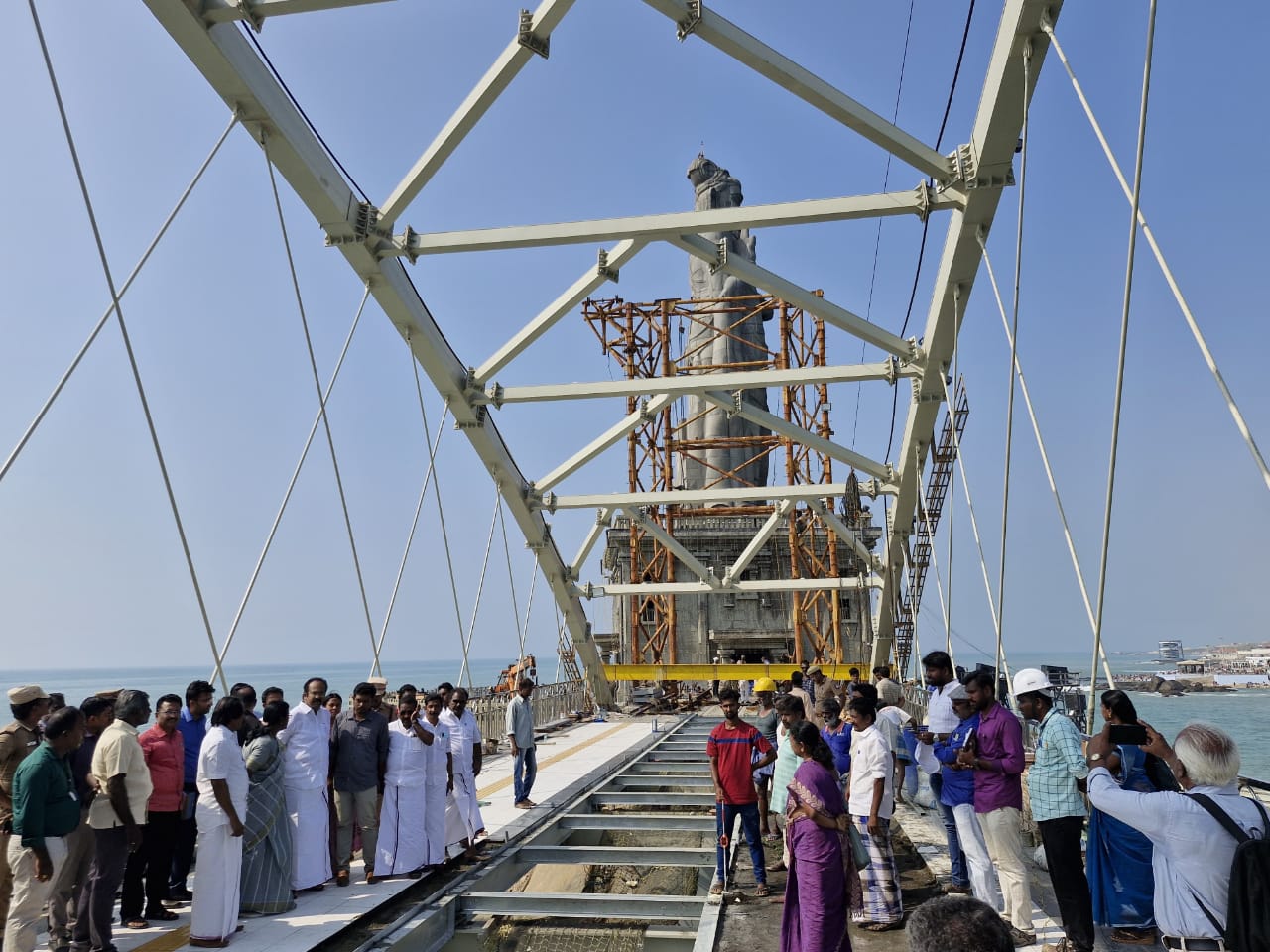 கடல் நடுவே கட்டப்படும் இணைப்பு பாலம் ஆய்வு