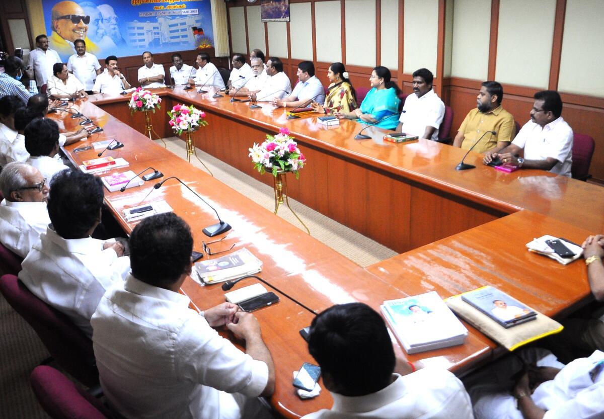 மு.க.ஸ்டாலின் தலைமையில் திமுக எம்.பி.க்கள் கூட்டம் நாளை கூடுகிறது!