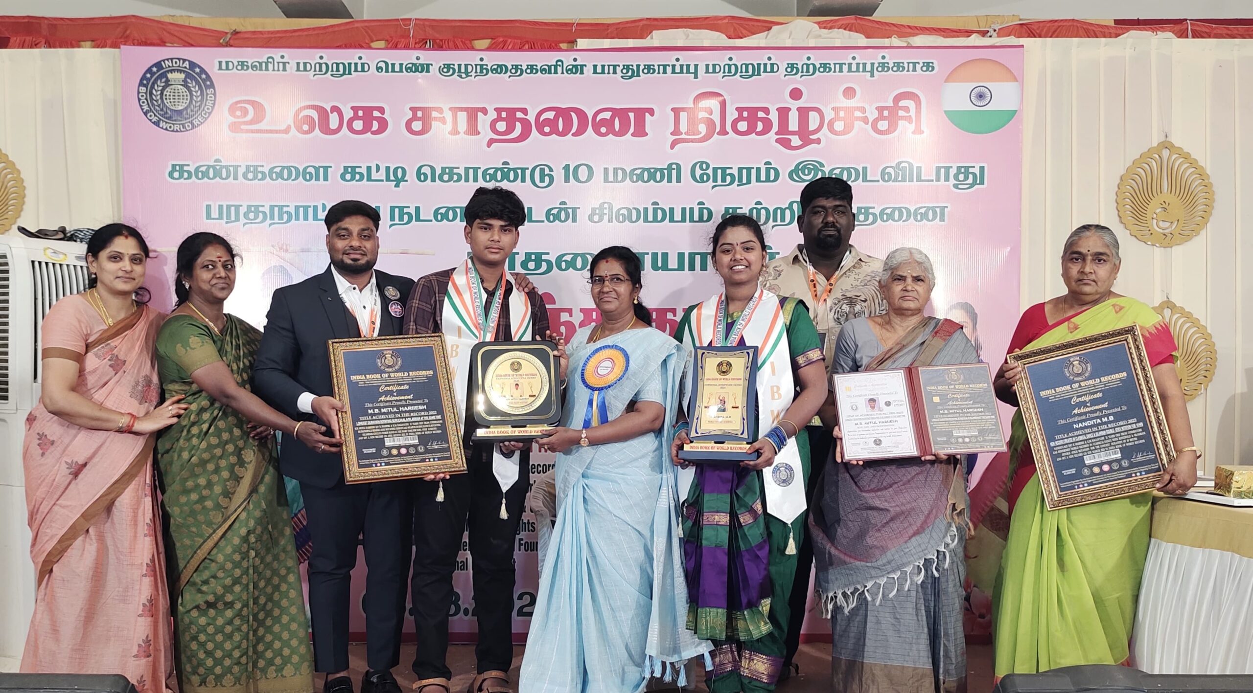 தற்காப்பு கலை அவசியம்..,             கல்லூரி மாணவி உலக சாதனை…