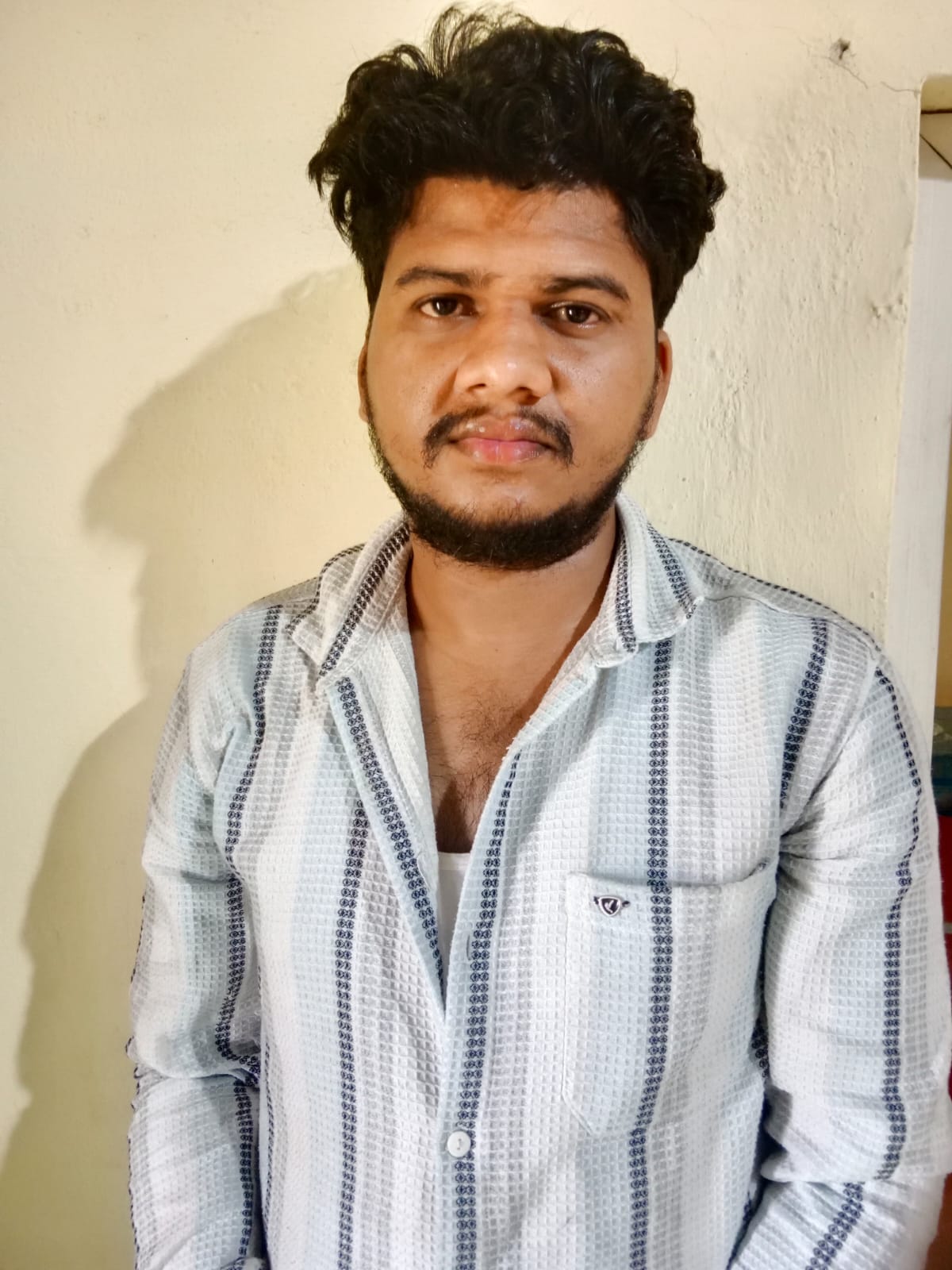 போலீசார் துப்பாக்கியால் சுட்டு கைது..,