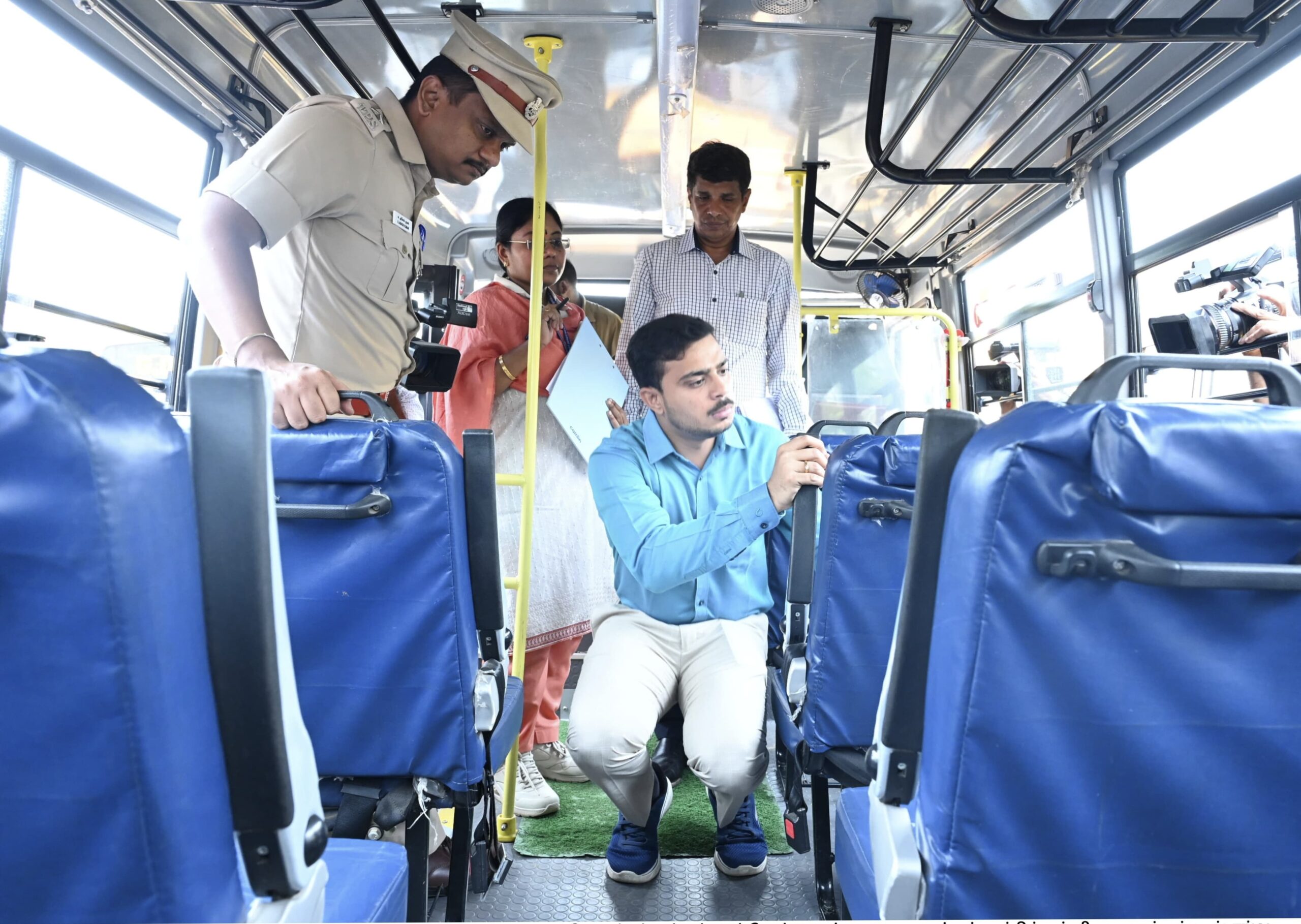 தனியார் பள்ளி வாகனங்களை கோவை மாவட்ட ஆட்சியர் நேரில் ஆய்வு…