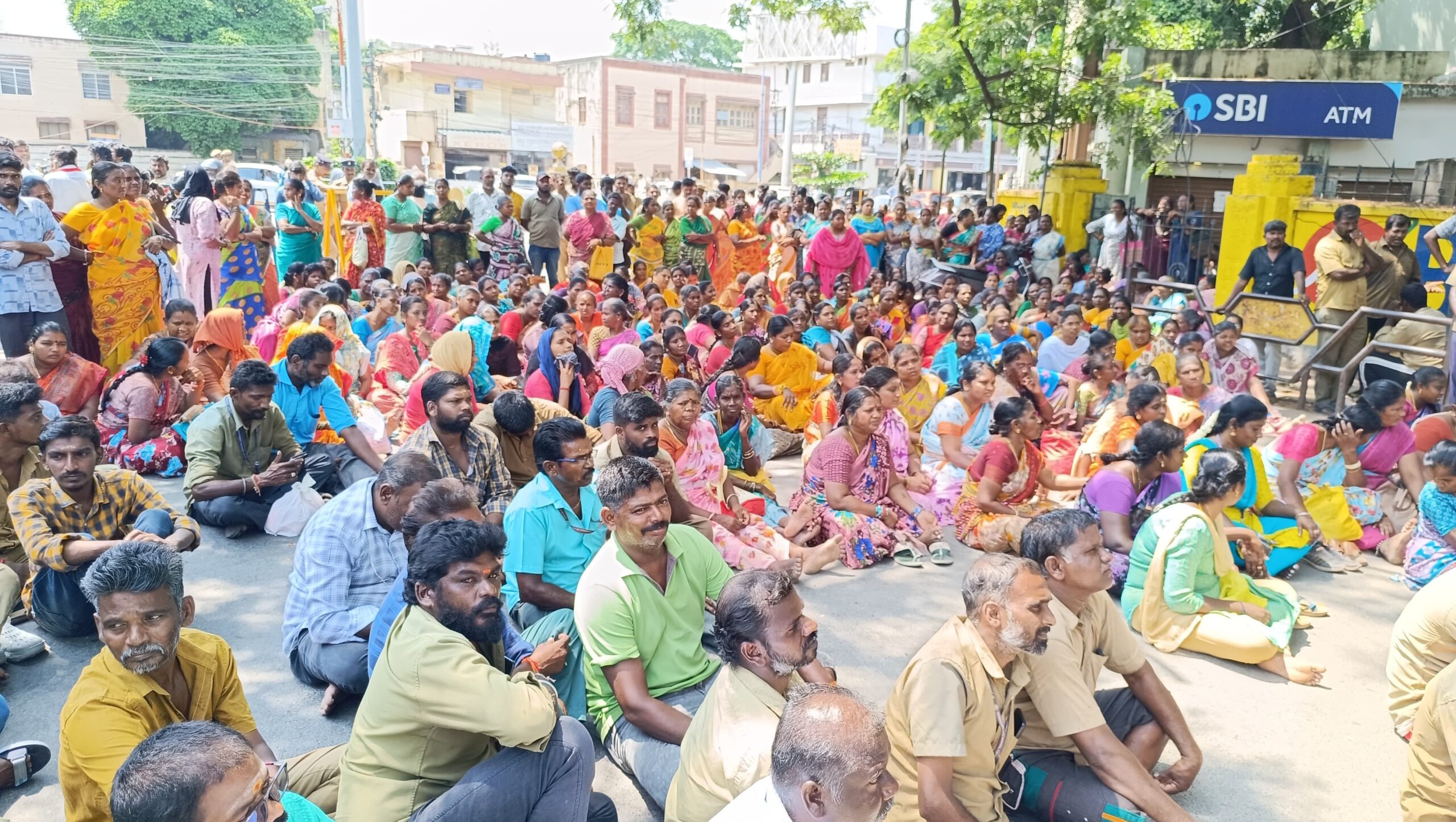 ஒப்பந்த தூய்மை பணியாளர்கள் கோரிக்கை..,