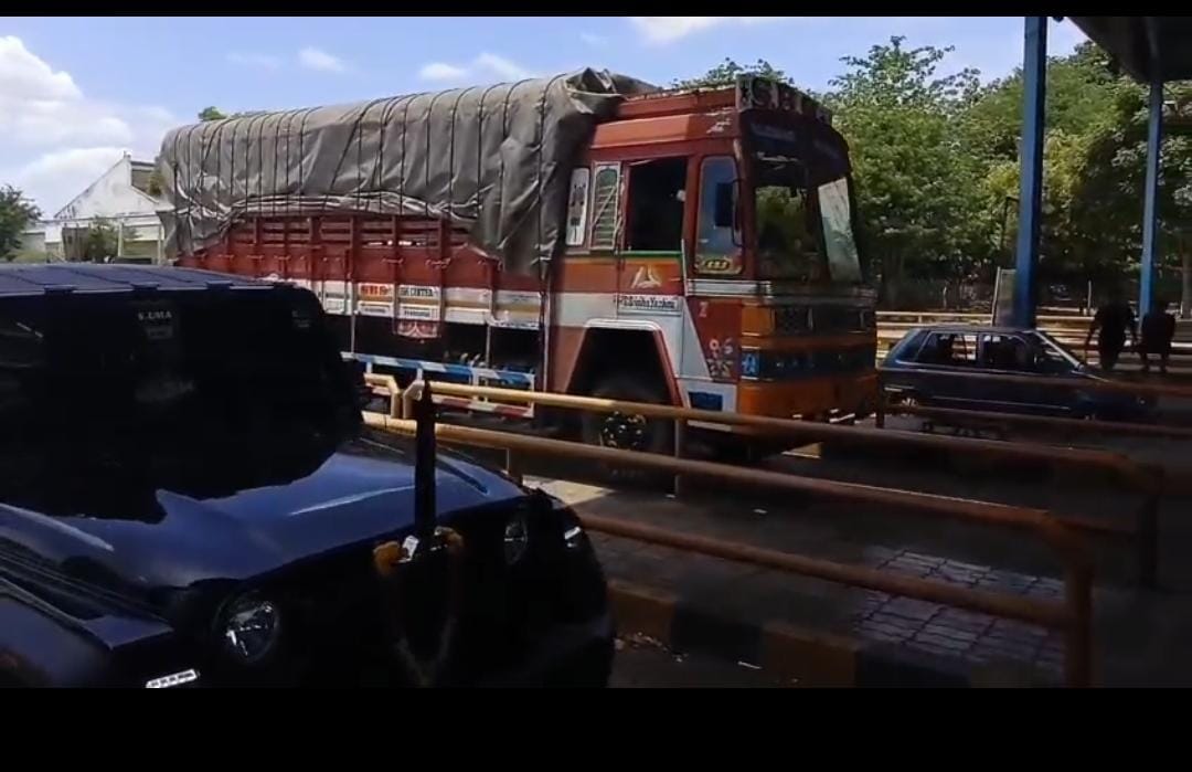 சுங்க சாவடி கட்டணத்தை குறைக்க கோரிக்கை..,