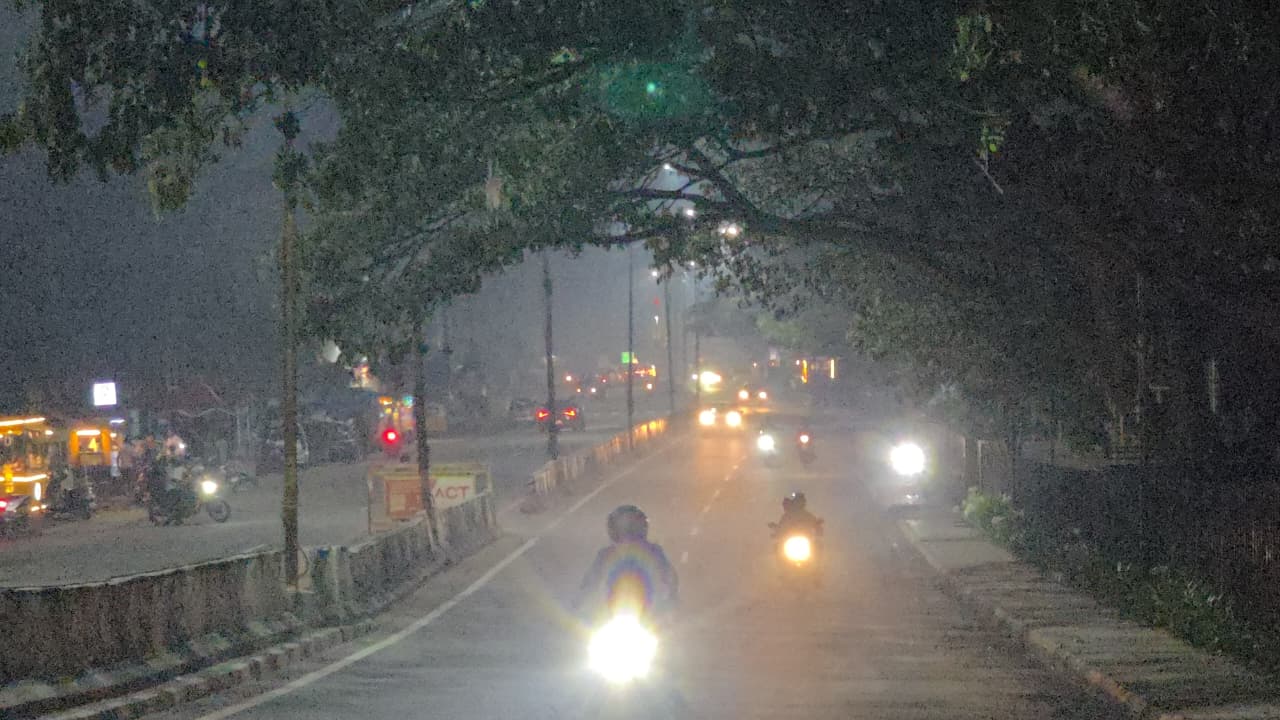 புகை மண்டலமாக காட்சியளித்த கோவை..,