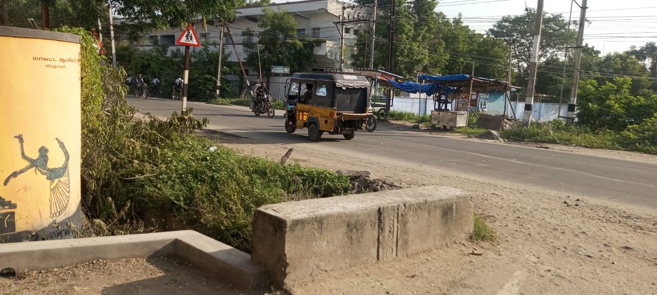 தடுப்பு சுவர் வேண்டி கோரிக்கை..,