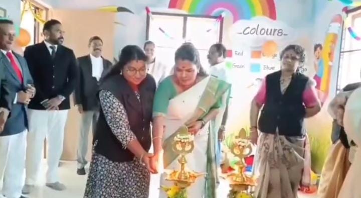 குழந்தைகள் விளையாட்டு அறையினை திறந்து வைத்த நீதிபதி..,