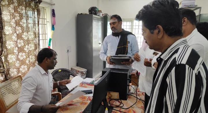 3 வருடமாக மனுக்கள் நிலுவையில் இருப்பதாக குற்றச்சாட்டு..,