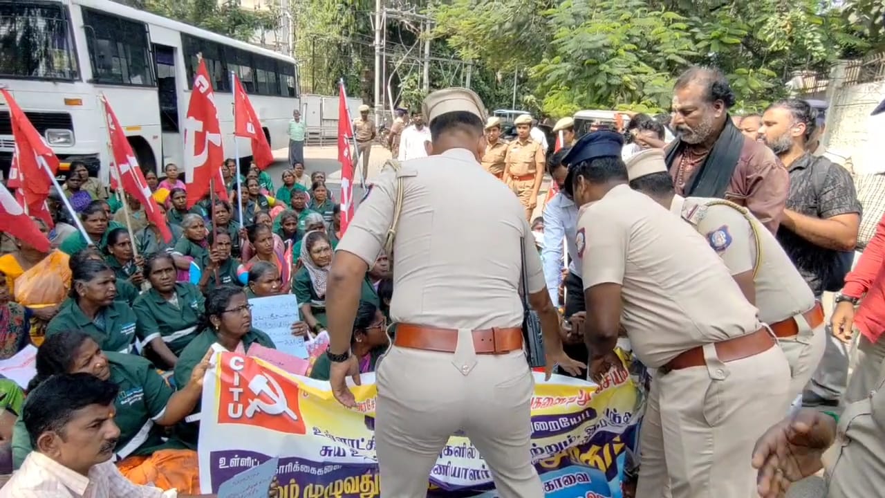 சாலை மறியலில் ஈடுபட்ட ஒப்பந்த தூய்மை பணியாளர்கள் கைது..,