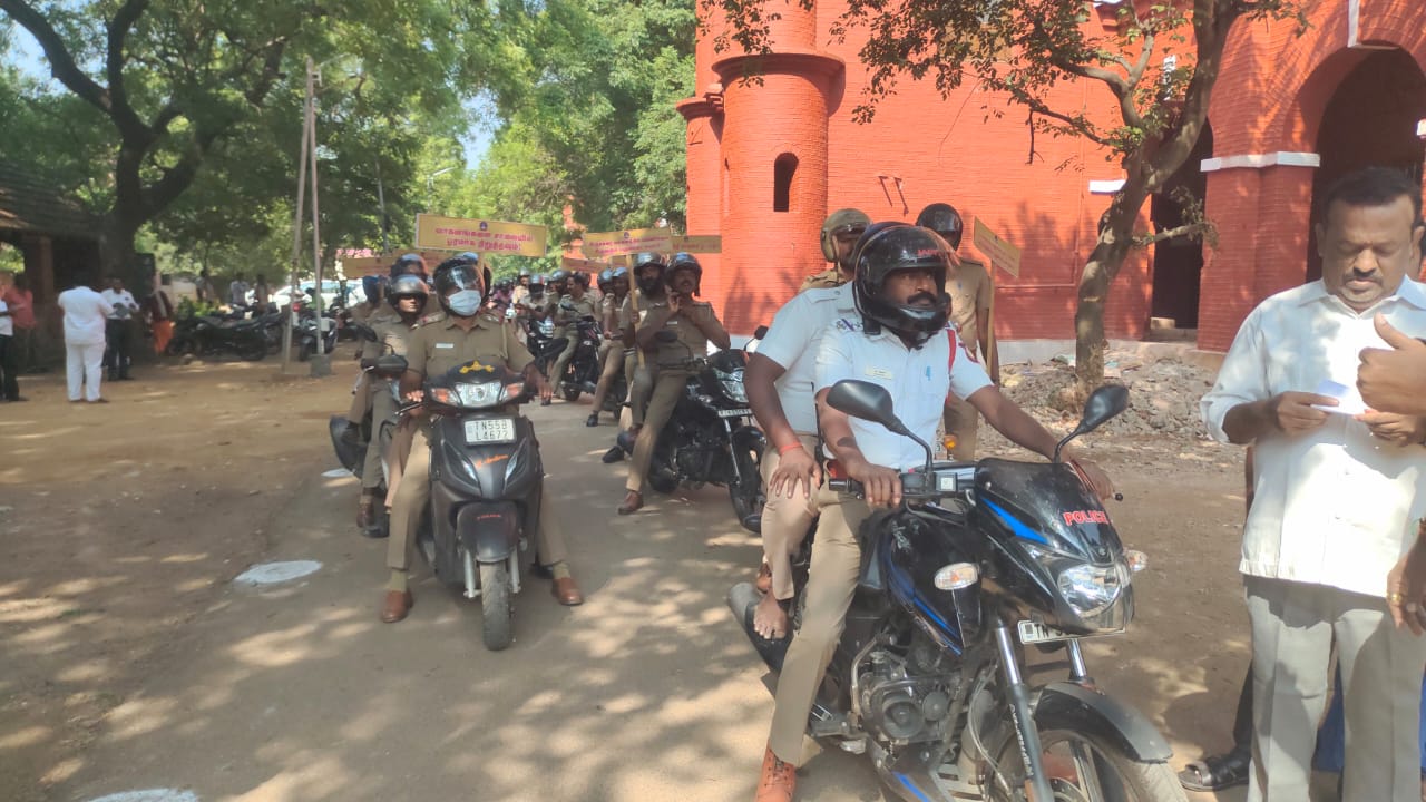 தலைக்கவசம் அணிவது குறித்து விழிப்புணர்வு பேரணி..,