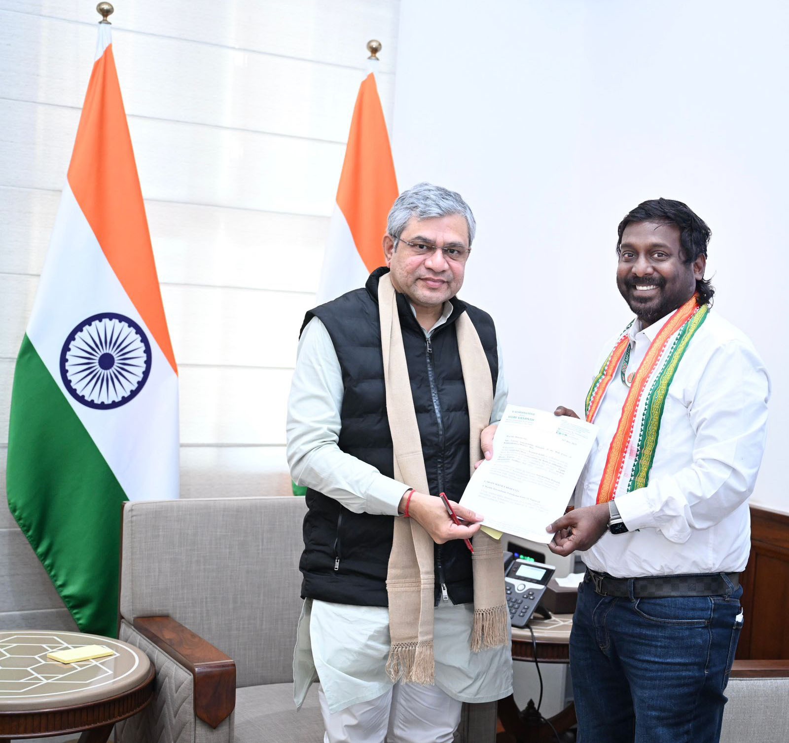 ரயில்வே துறை அமைச்சரை சந்தித்து விஜய் வசந்த் மனு..,