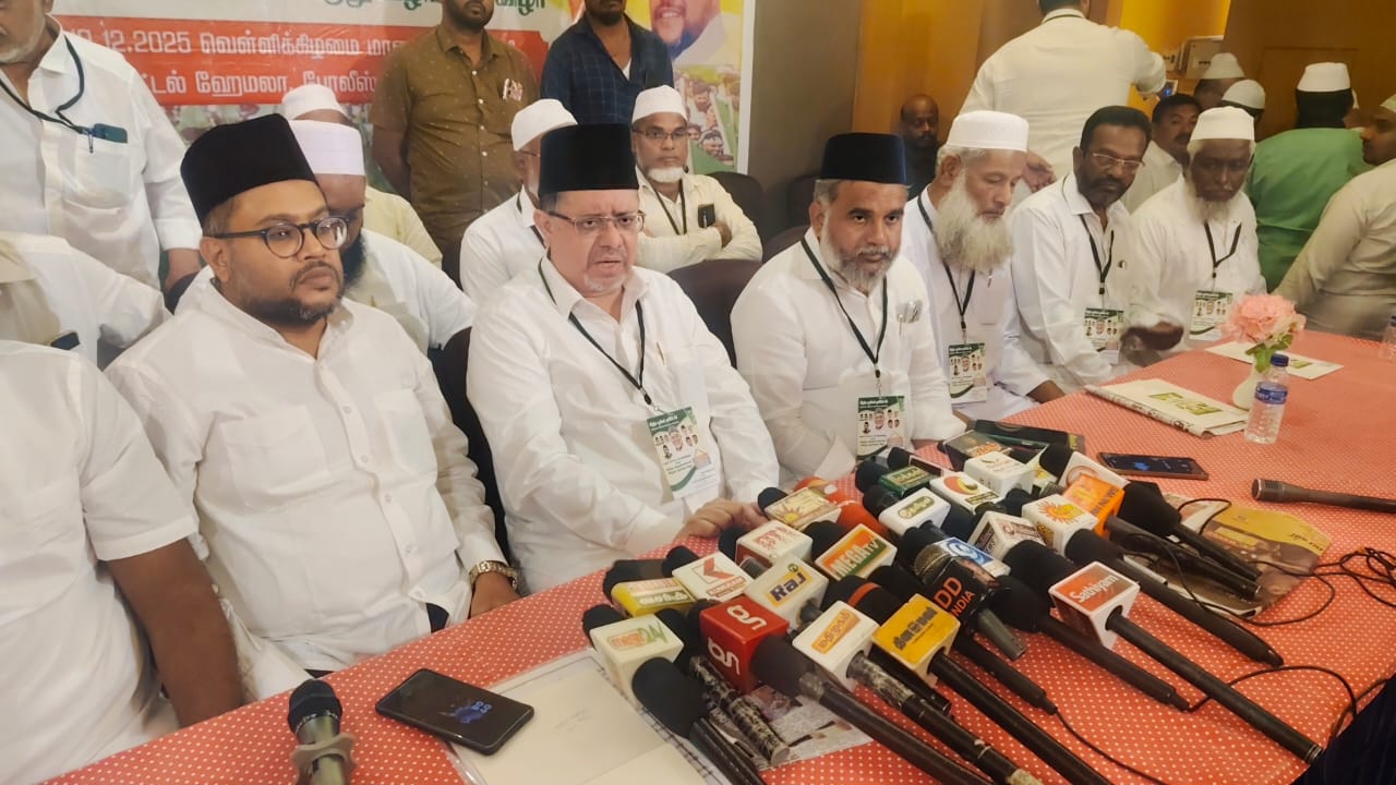 கரூர் மாவட்ட பொதுக்குழு கூட்டம்..,