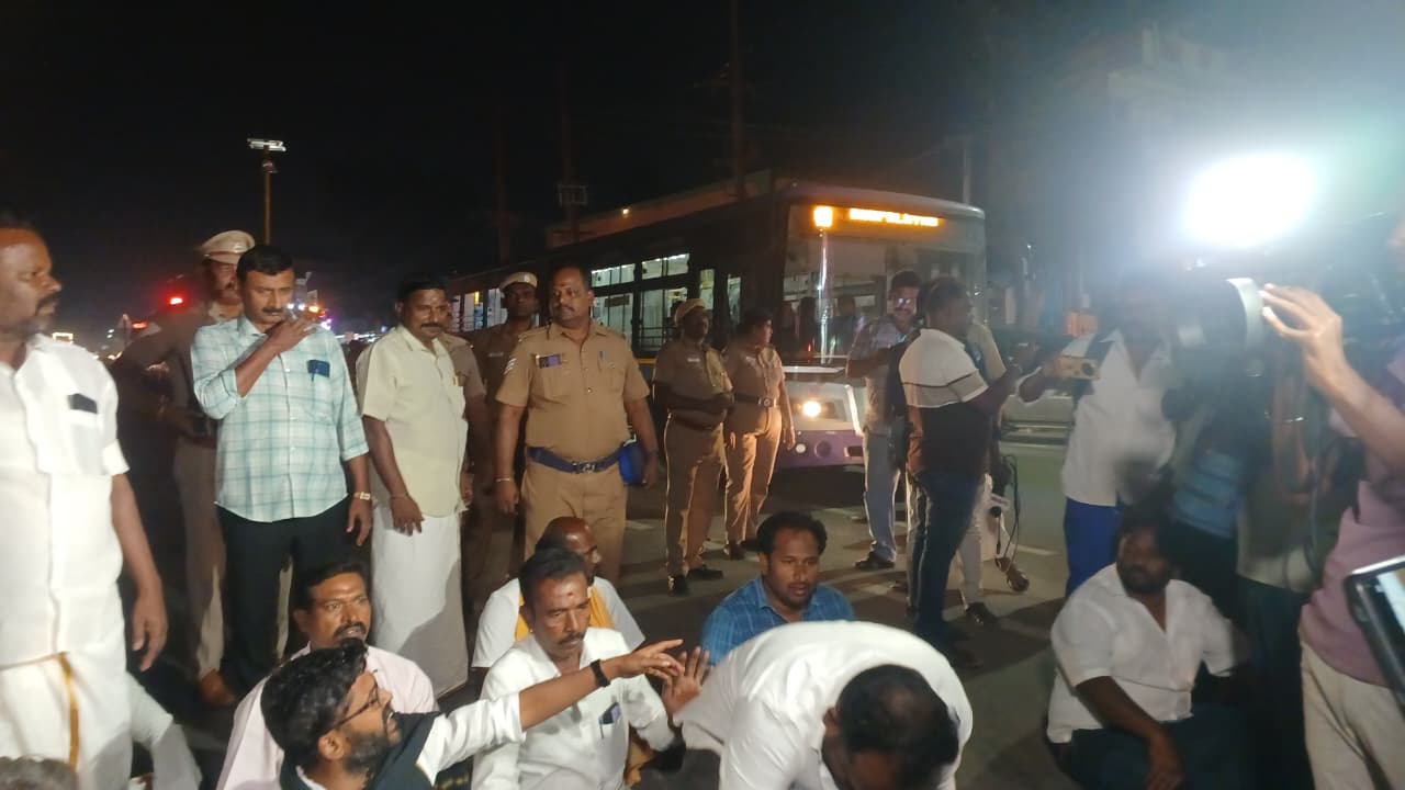 சாலை மறியல் ஈடுபட்ட சிவலிங்கம் உள்ளிட்ட 60க்கும் மேற்பட்டோர் கைது..,