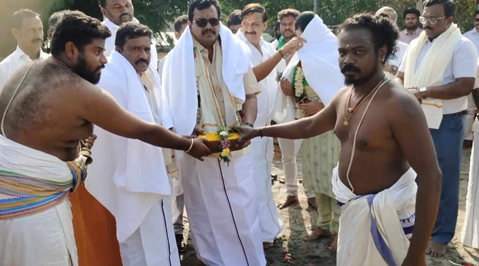 திட்டப் பணிகளை துவக்கி வைத்த தங்க தமிழ்ச்செல்வன்..,