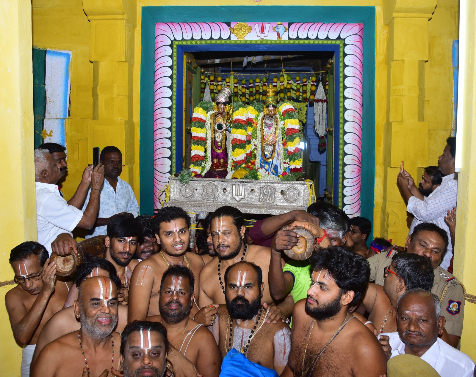 ஸ்ரீவில்லிபுத்தூர் ஆண்டாள் கோயிலில் சொர்க்கவாசல் திறப்பு..,