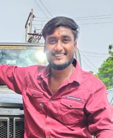 சாலையில் ஆட்டோ ஓட்டுநர் வெட்டிக்கொலை!!!