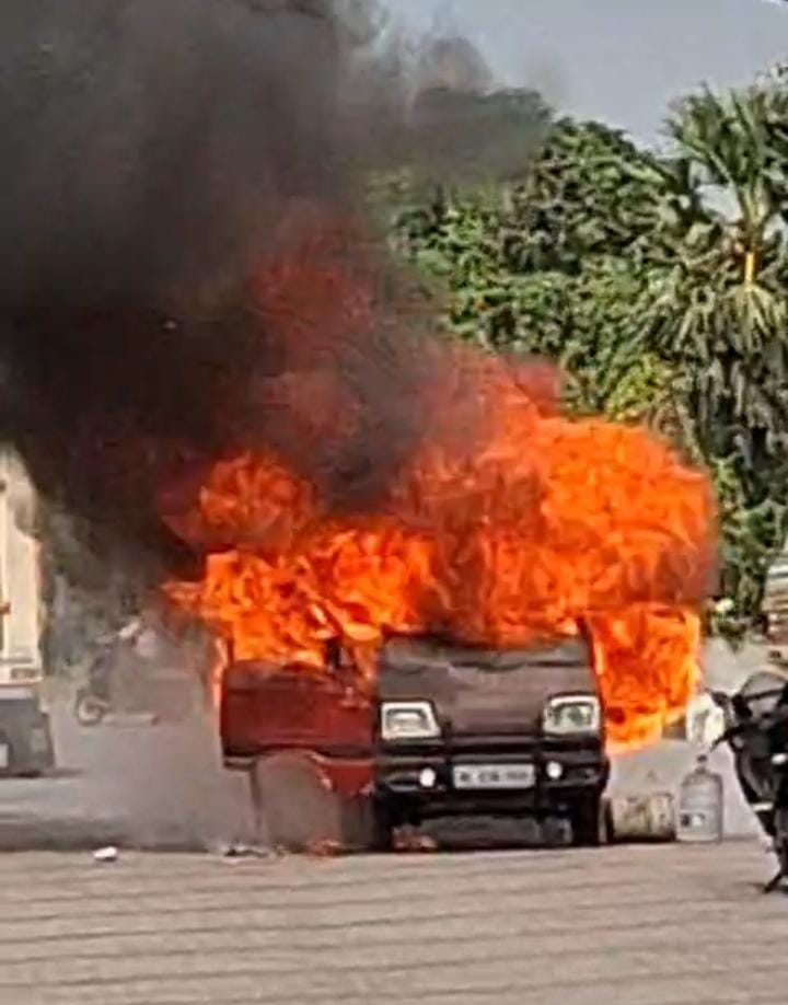 திண்டுக்கல் அருகே பற்றி எரிந்த காரால் பதட்டம்..,