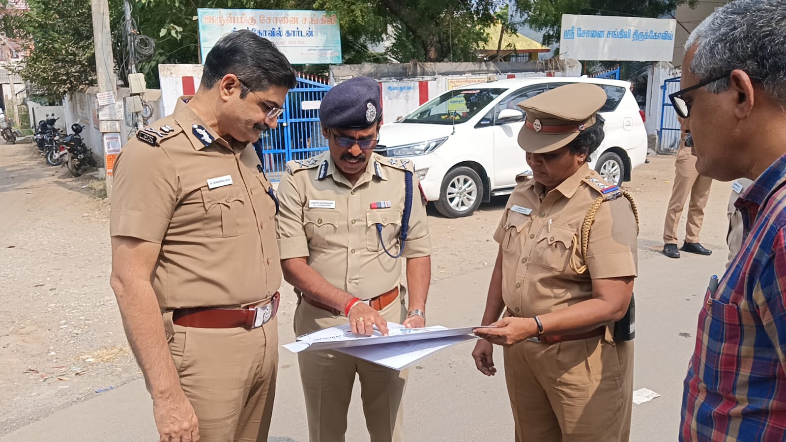 ஜல்லிக்கட்டு நடைபெறும் பகுதியில் மாநகர காவல் ஆணையர் ஆய்வு..,