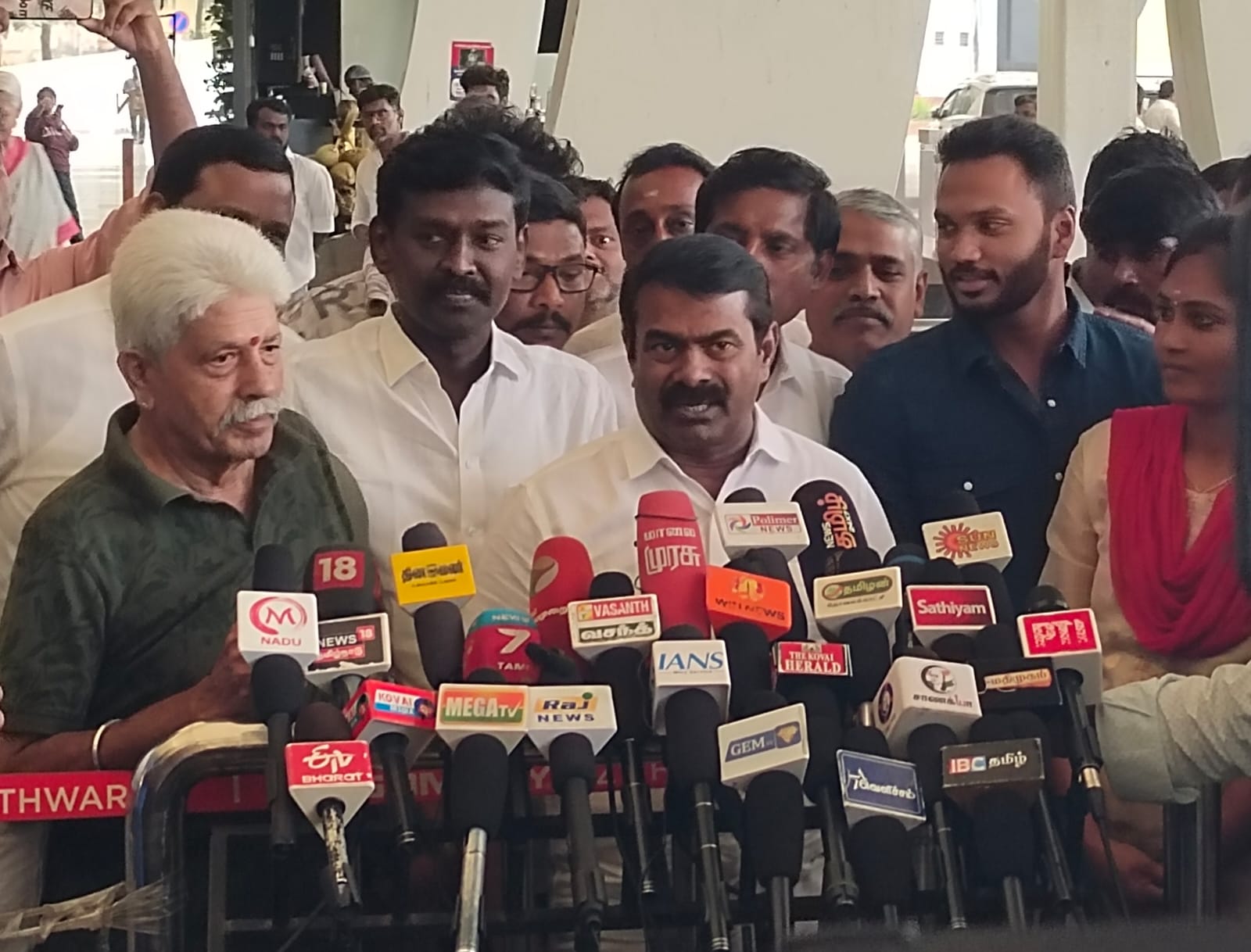 ஜனநாயகன் திரைப்படத்திற்கு தணிக்கை சான்றிதழ் தருவதற்கு இழுத்தடிக்க வேண்டியதில்லை-சீமான்..,
