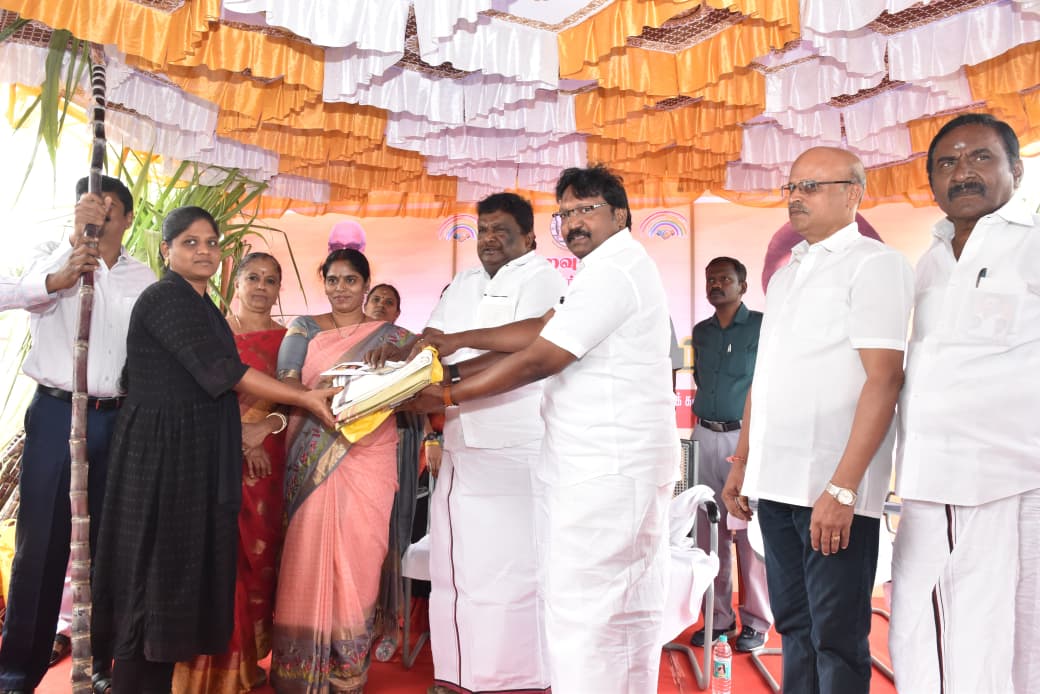 பொங்கல் பரிசு தொகுப்பினை துவங்கி வைத்த அமைச்சர்..,