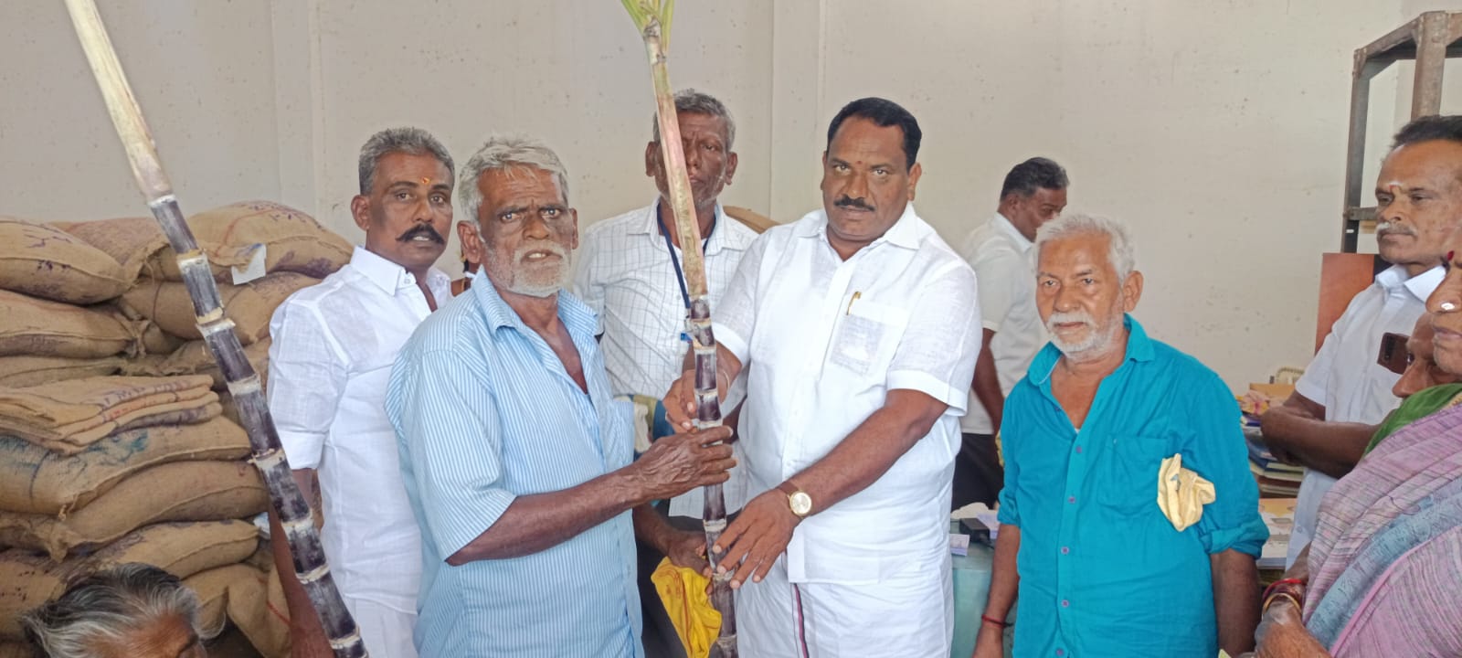 பொங்கல் பரிசுத் தொகுப்பு வழங்கும் பணி..,