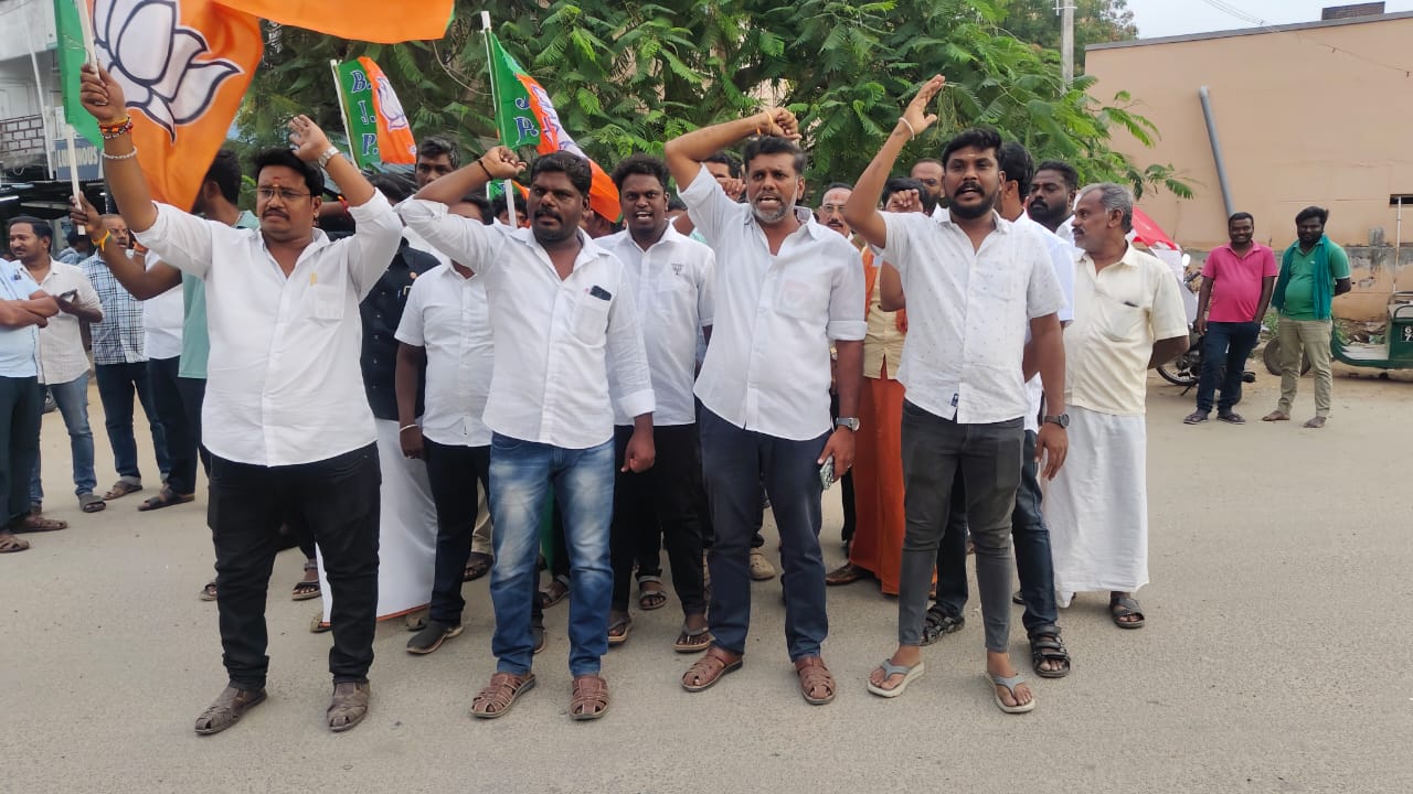 நிகழ்ச்சியில் தாக்கிய திமுகவினரை கண்டித்து கண்டன ஆர்ப்பாட்டம்..,