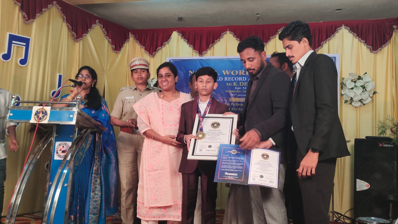 வேர்ல்டு ரெக்கார்ட் அவார்ட் இசை உலகில் ஒரு சாதனை..,