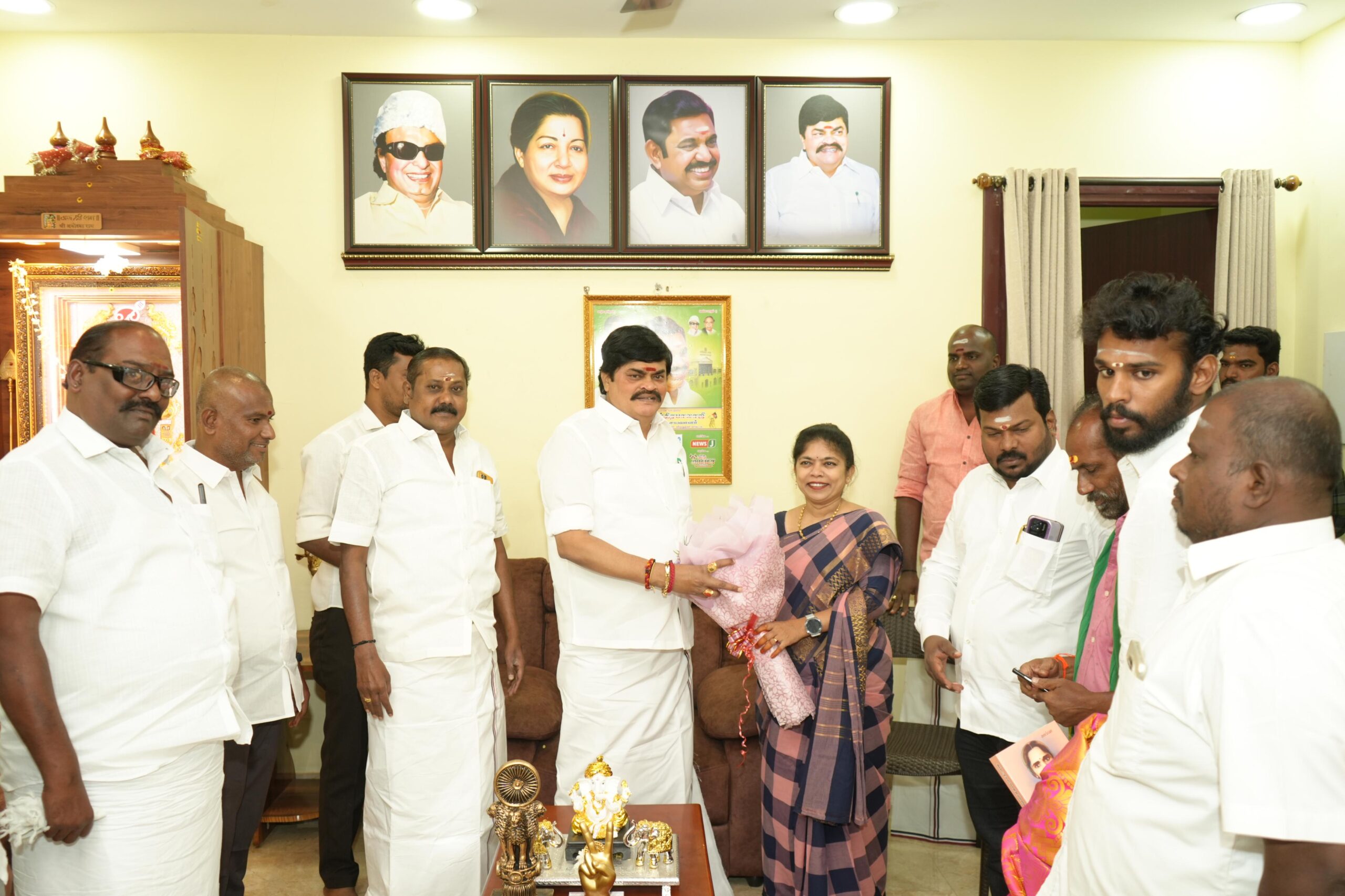 கே.டி.ராஜேந்திரபாலாஜியை நேரில் சந்தித்த பா.ம.க கட்சி நிர்வாகிகள்..,