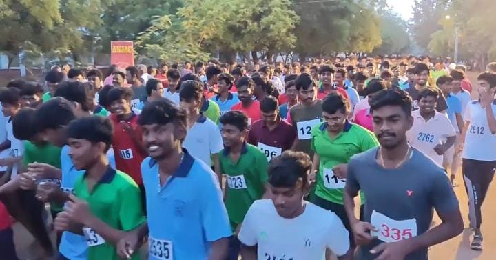 வாக்களிப்பதன் அவசியத்தை வலியுறுத்தி விழிப்புணர்வு மினி மாராத்தான்..,