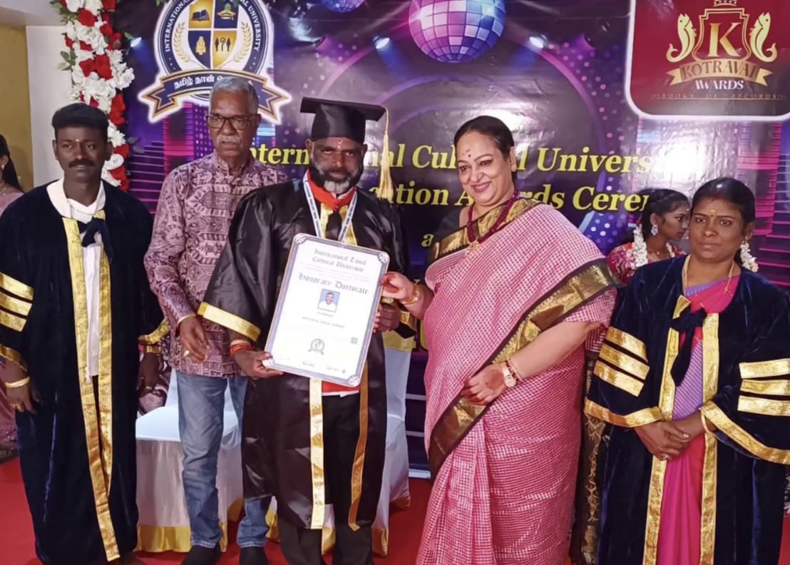 சமூக சேவையில் ஈடுபட்டதற்காக டாக்டர் பட்டம்..,