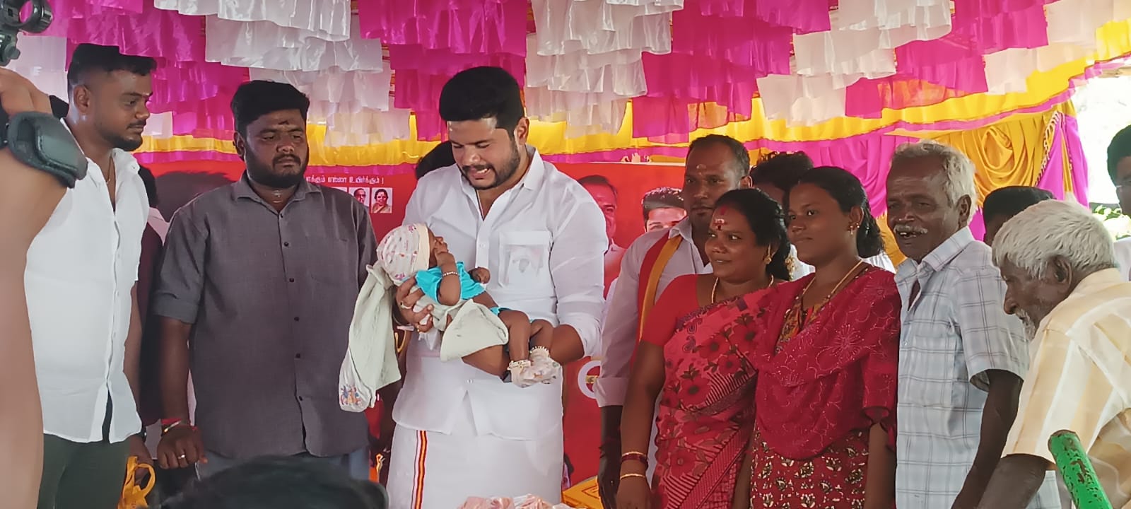 த.வெ.க நடத்திய பொங்கல் விழாவில்  திரண்ட பெண்கள்..,