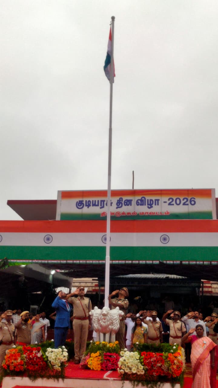 குடியரசு தின விழா கொடியேற்றி கலெக்டர் மரியாதை..,