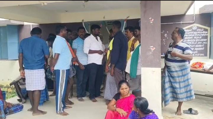 கிராம சபை கூட்டத்தை புறக்கணித்த பொதுமக்கள்..,