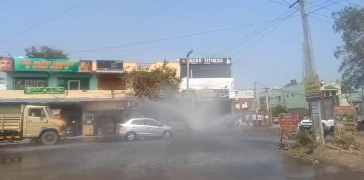 குடிநீர் திட்டக் குழாயில் ஏற்பட்ட உடைப்பால் வீணாகும் குடிநீர்..,