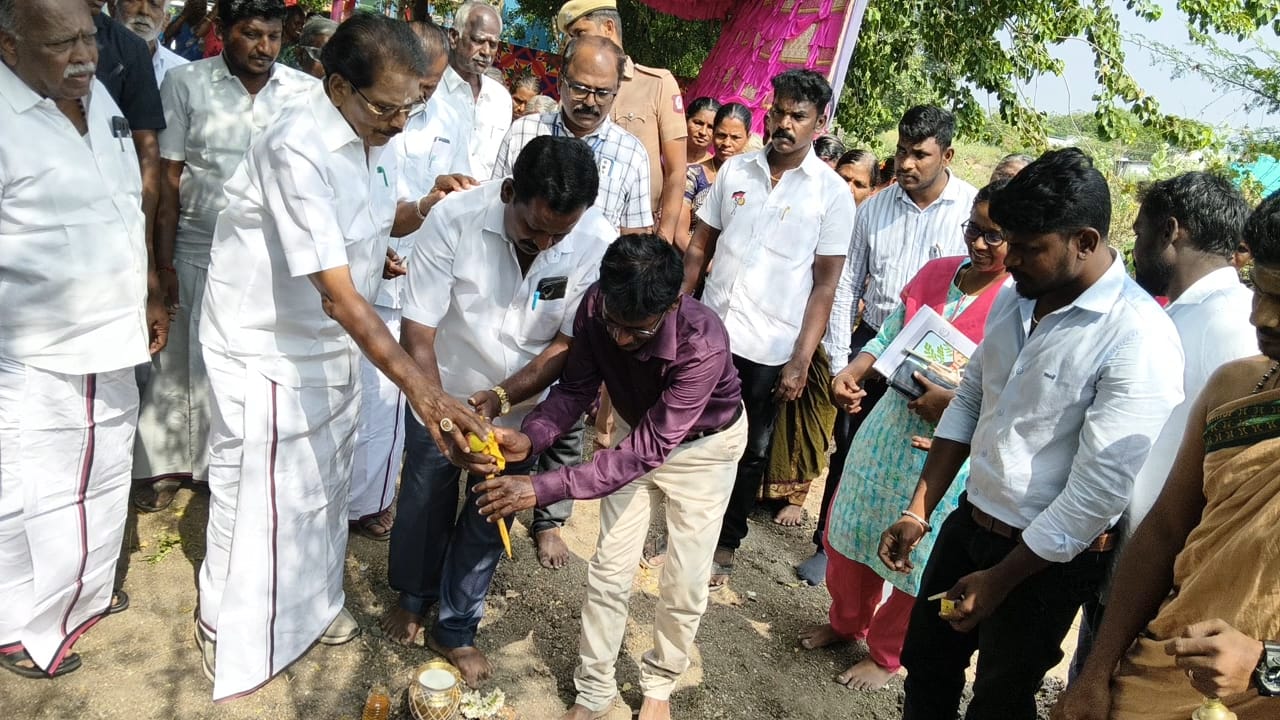 பூமி பூஜை போட வந்த அமைச்சரிடம் கிராம மக்கள் கோரிக்கை …