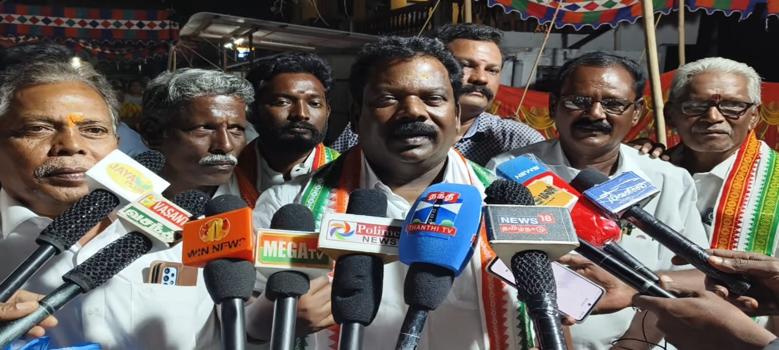 பாஜகவுடன் கைகோர்த்து இருக்கின்ற அதிமுக எப்படி வெற்றி பெறும்?