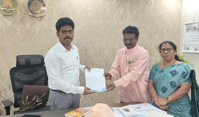 விடுதி உரிமையாளர்கள் சொத்து வரி விவகாரத்தில் உரிய தீர்வு கோரி ஆணையரிடம் மனு..,