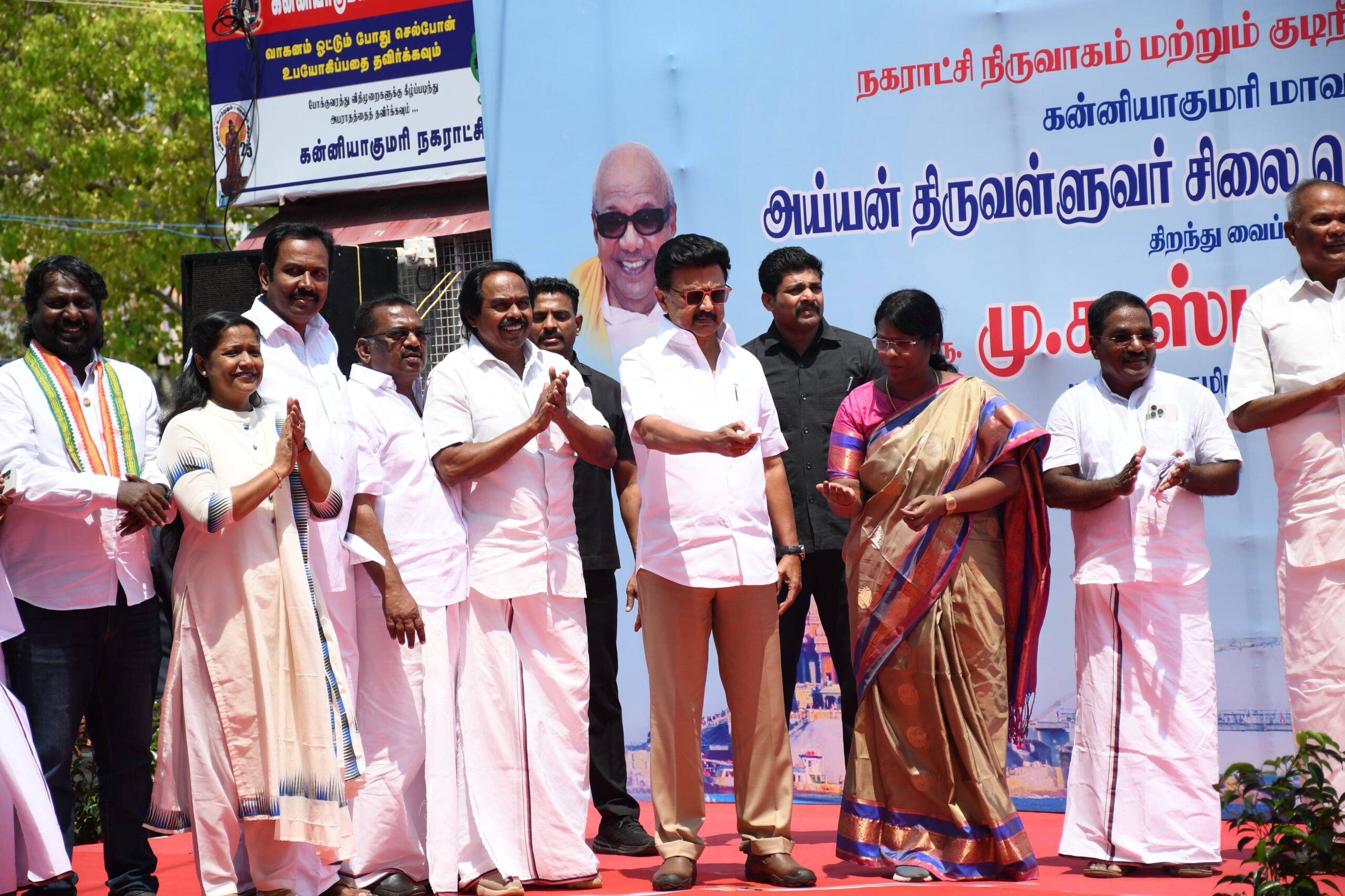 குமரியில் திருவள்ளுவர் சிலை நிறுவிய வெள்ளி விழாஆண்டின் வளைவை திறந்து வைத்த மு.க.ஸ்டாலின்..,