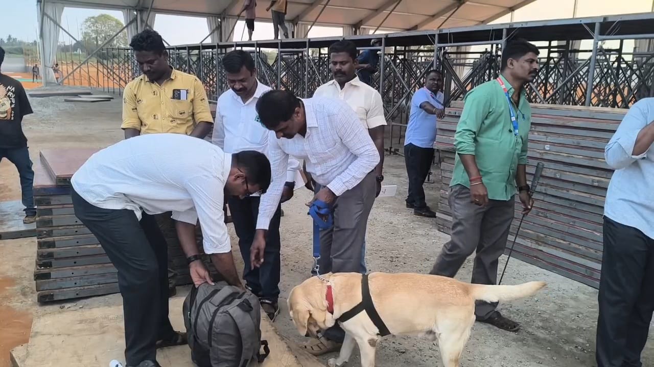 பிரதமர் பங்கேற்கும் நிகழ்ச்சிக்கான பணிகள் தீவிரம்..,