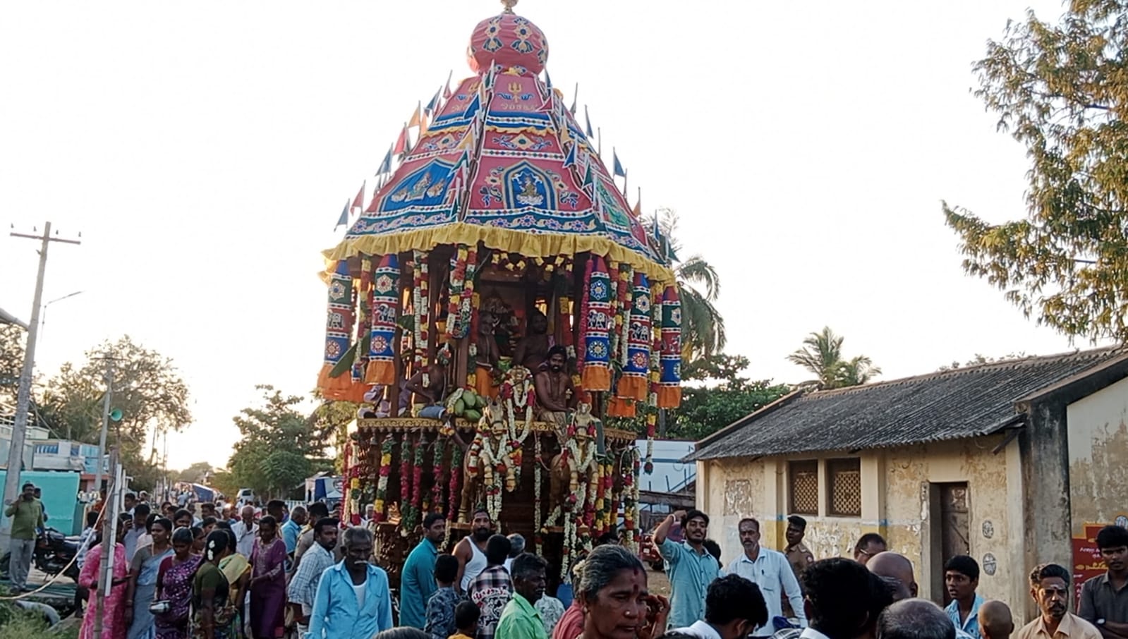 ஸ்ரீ வேண்டிவந்த அம்மன் கோயில் தேர் திருவிழா..,