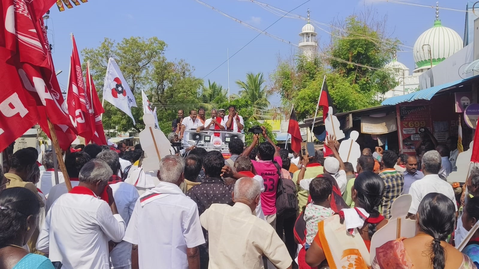 உதயசூரியன் சின்னத்திற்கு வாக்குகள் சேகரித்த ஐ.பி.செந்தில்குமார்..,