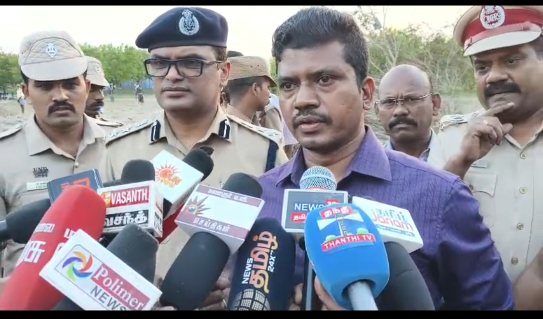 விருதுநகர் பட்டாசு விபத்தில் உயிர் தப்பிய மாவட்ட கலெக்டர் – எஸ் பி..,