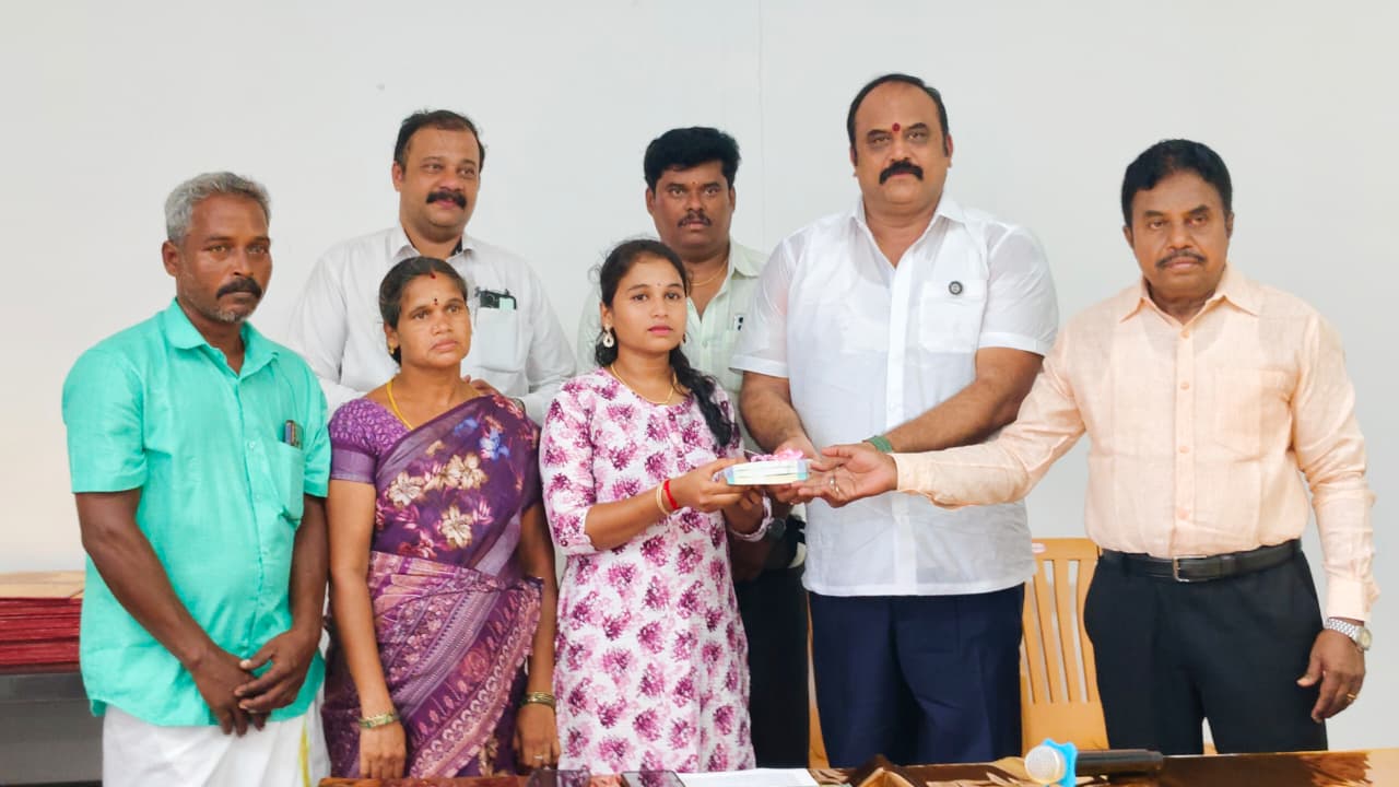 சாதனை மாணவர்களுக்கு வீட்டுமனைகளை பரிசாக வழங்கிய வின்னர்ஸ் இந்தியா நிறுவனம்..,