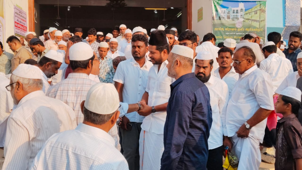 திருப்பரங்குன்றம் 300அடி மலை மேல் பக்ரீத் சிறப்பு தொழுகை..,