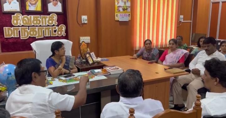 மாமன்ற உறுப்பினர்கள் வாக்குவாதத்தில் ஈடுபட்டதால் பரபரப்பு…