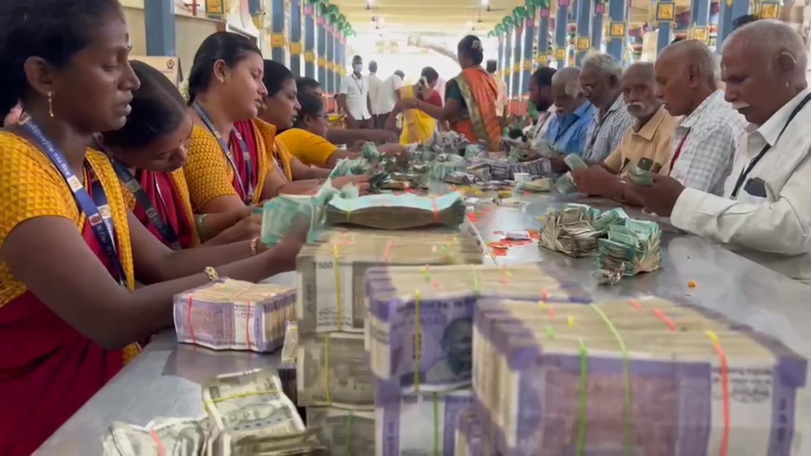 இருக்கன்குடி மாரியம்மன் கோவிலில் நடைபெற்ற உண்டியல் எண்ணும் பணி..,