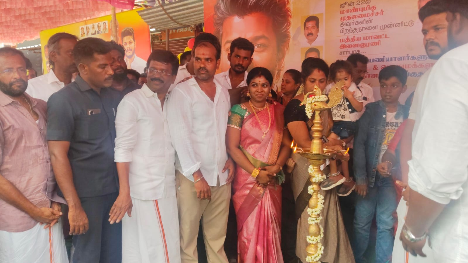 தமிழக முதல்வர் பிறந்த நாள்விழா நிகழ்வுகள் இன்னும் சில நாட்களுக்கு நீடிக்கும் போல் தெரிகிறது..,