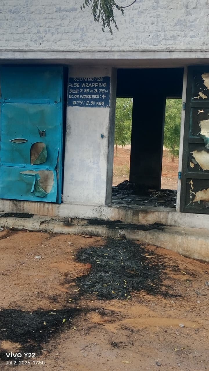 பட்டாசு தொழிற்சாலையில் வெடி விபத்தில் ஒருவர் படுகாயம்..,